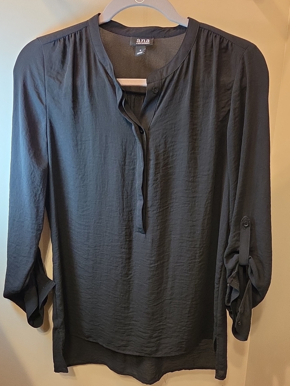 a.n.a Women's Black Long-Sleeve Split-Neck Tunic